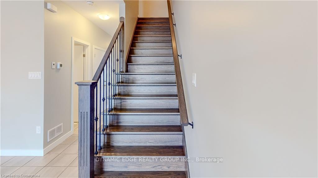 Photo 15 of 929 Robert Ferrie Drive, Kitchener — HOMEH