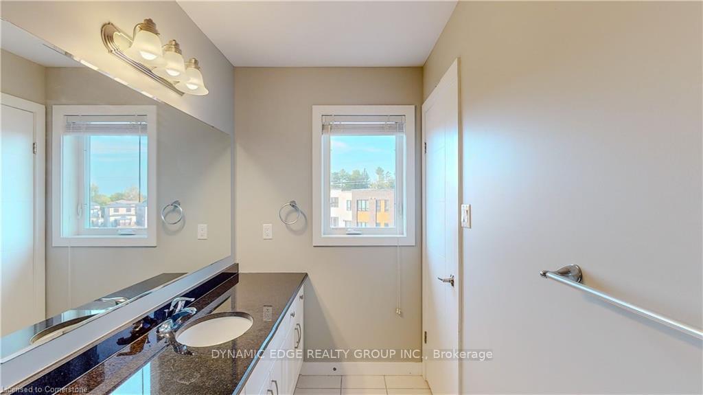 Photo 21 of 929 Robert Ferrie Drive, Kitchener — HOMEH