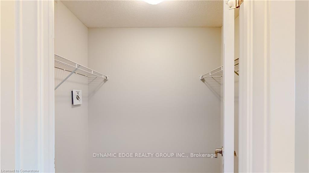 Photo 13 of 929 Robert Ferrie Drive, Kitchener — HOMEH