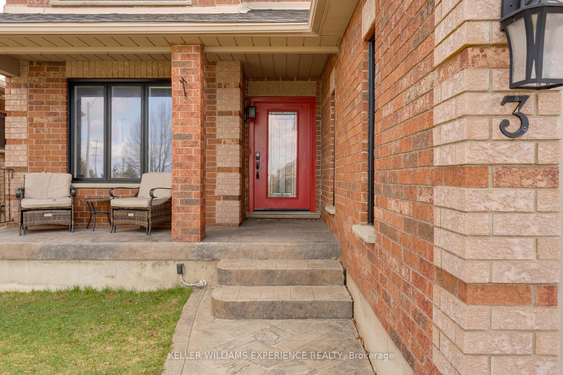 Photo 9 of 3 Logan Court, Barrie, Holly — HOMEH