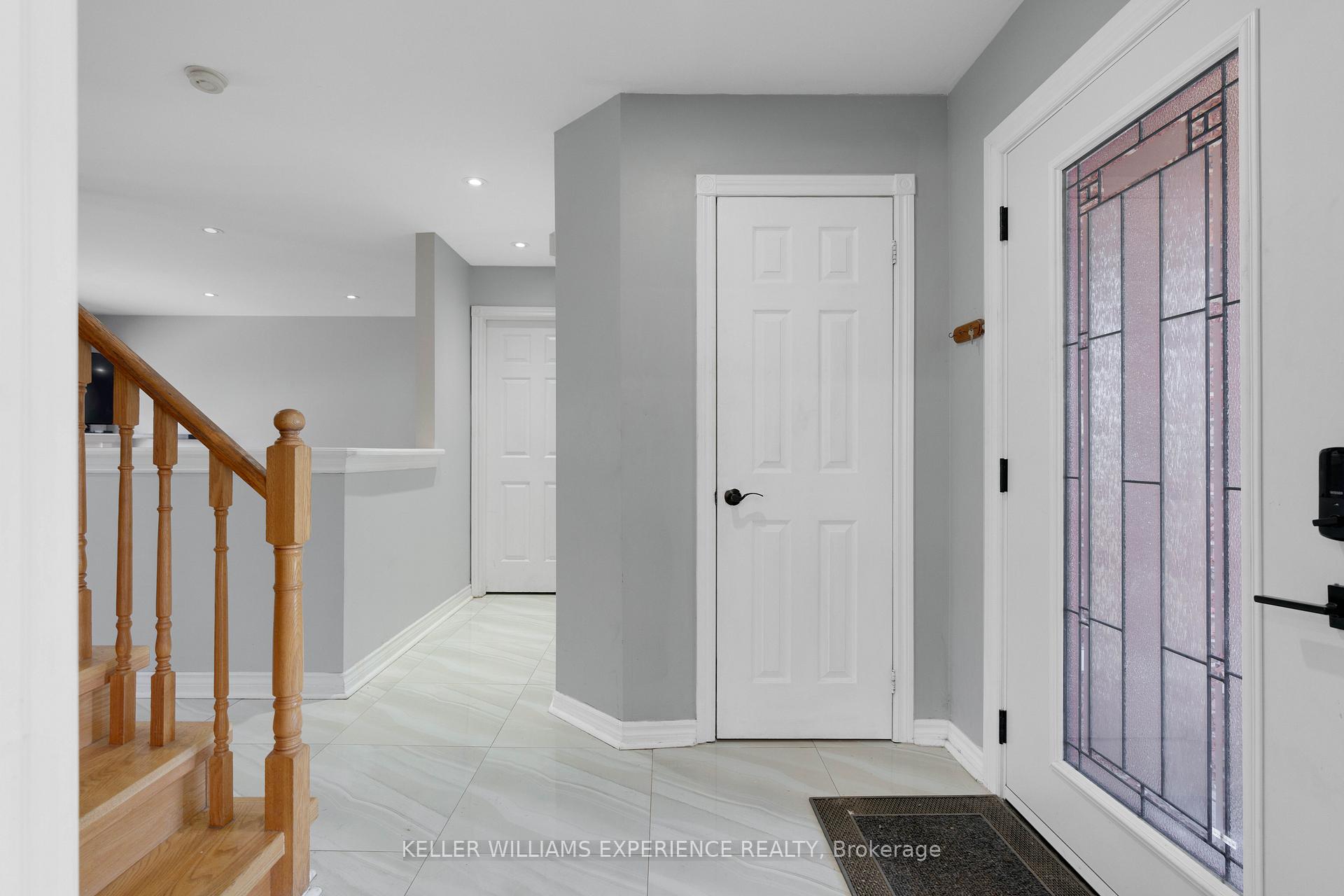 Photo 5 of 3 Logan Court, Barrie, Holly — HOMEH