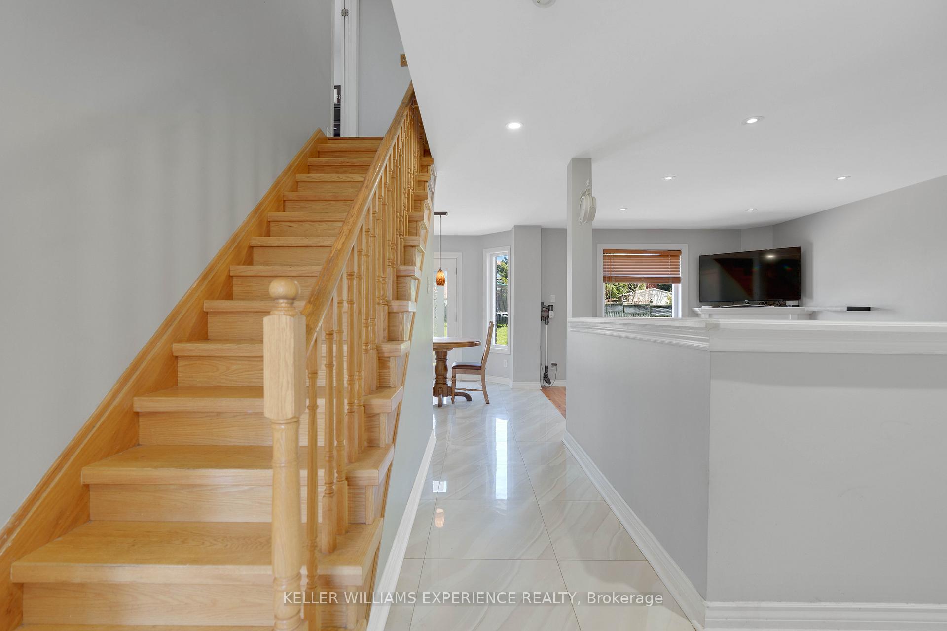 Photo 11 of 3 Logan Court, Barrie, Holly — HOMEH