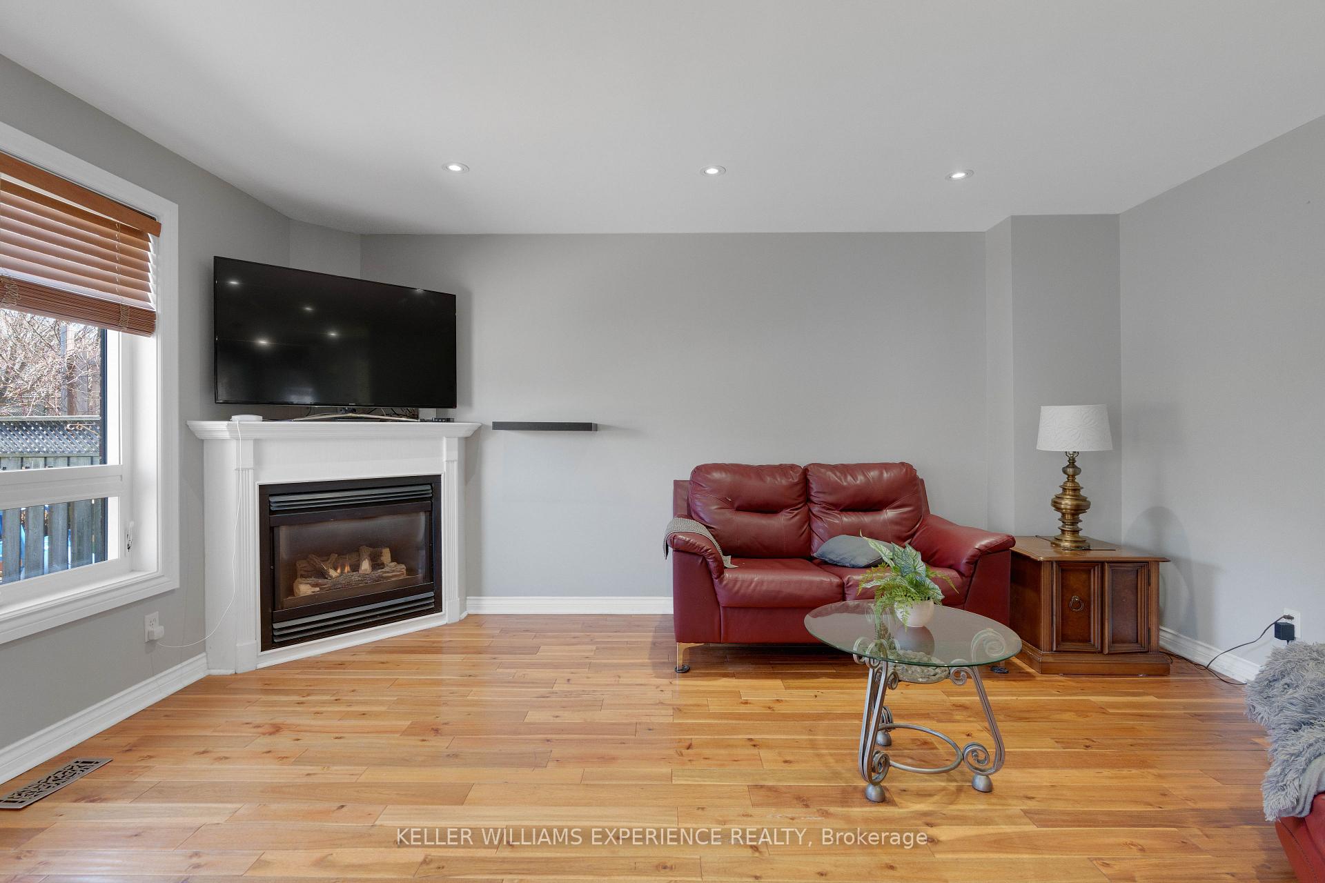 Photo 16 of 3 Logan Court, Barrie, Holly — HOMEH