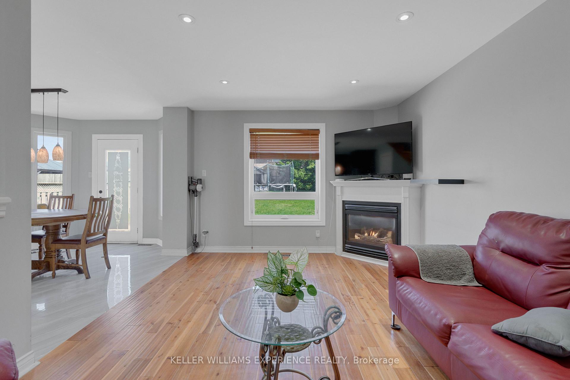 Photo 6 of 3 Logan Court, Barrie, Holly — HOMEH