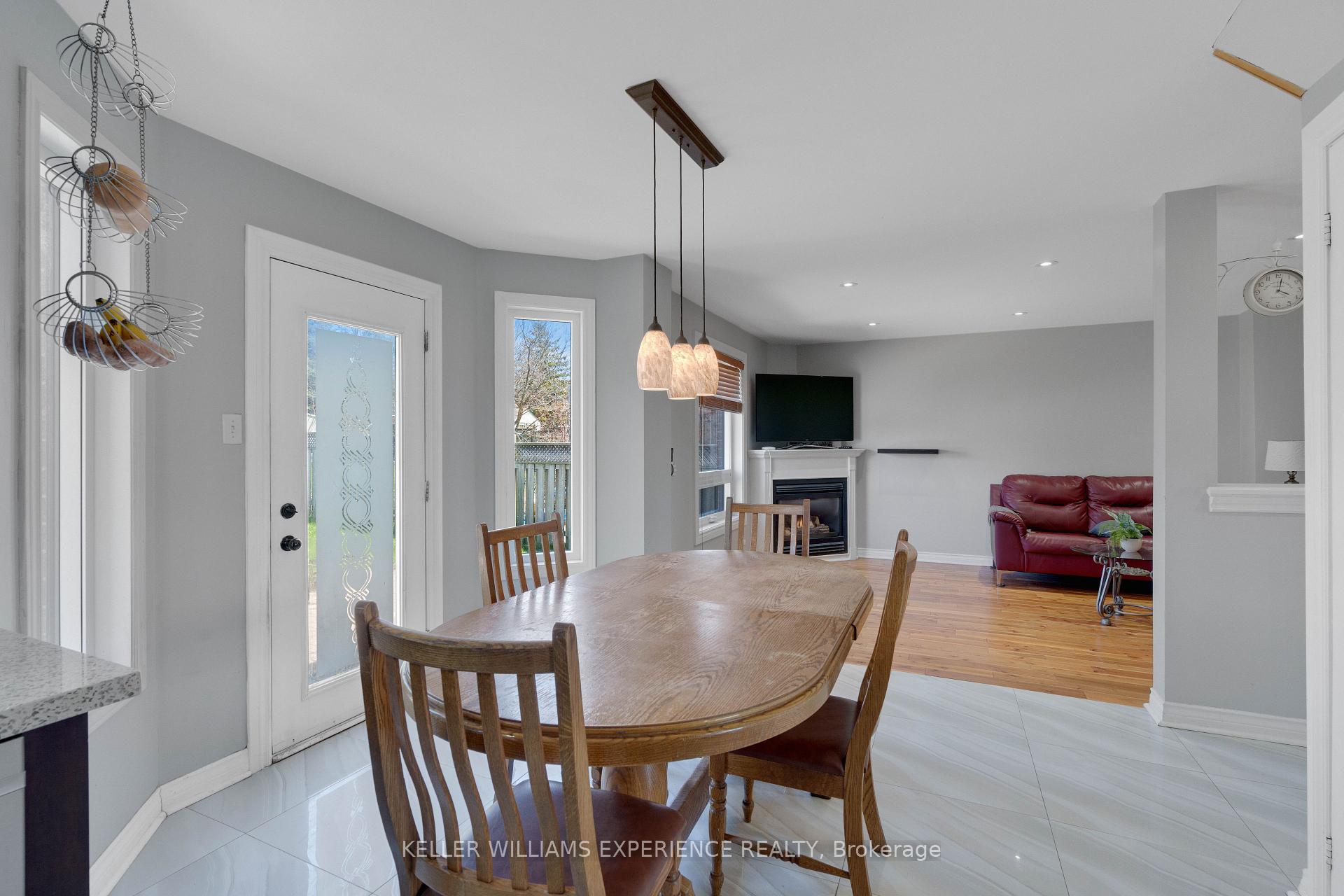 Photo 8 of 3 Logan Court, Barrie, Holly — HOMEH