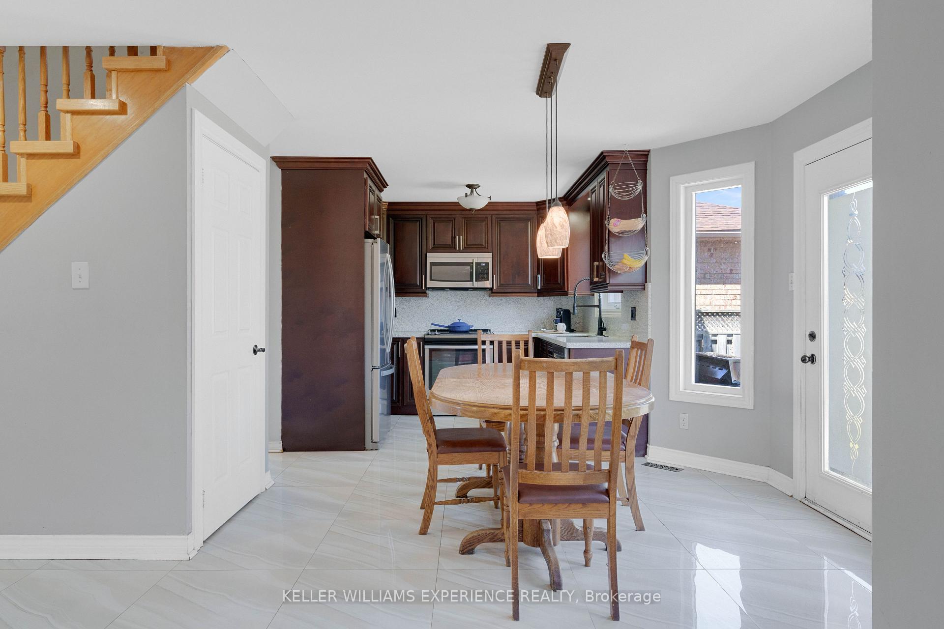 Photo 12 of 3 Logan Court, Barrie, Holly — HOMEH