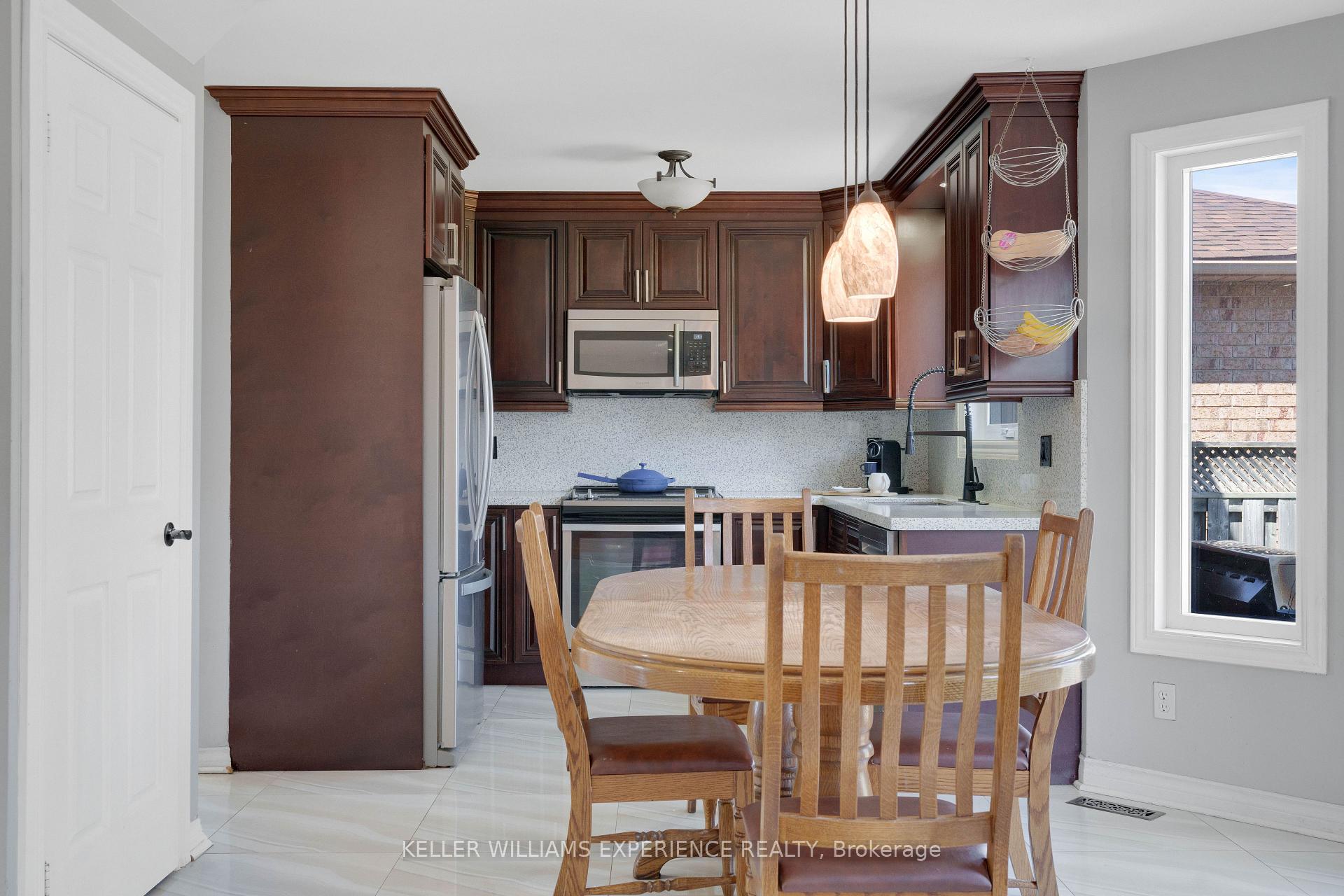 Photo 17 of 3 Logan Court, Barrie, Holly — HOMEH