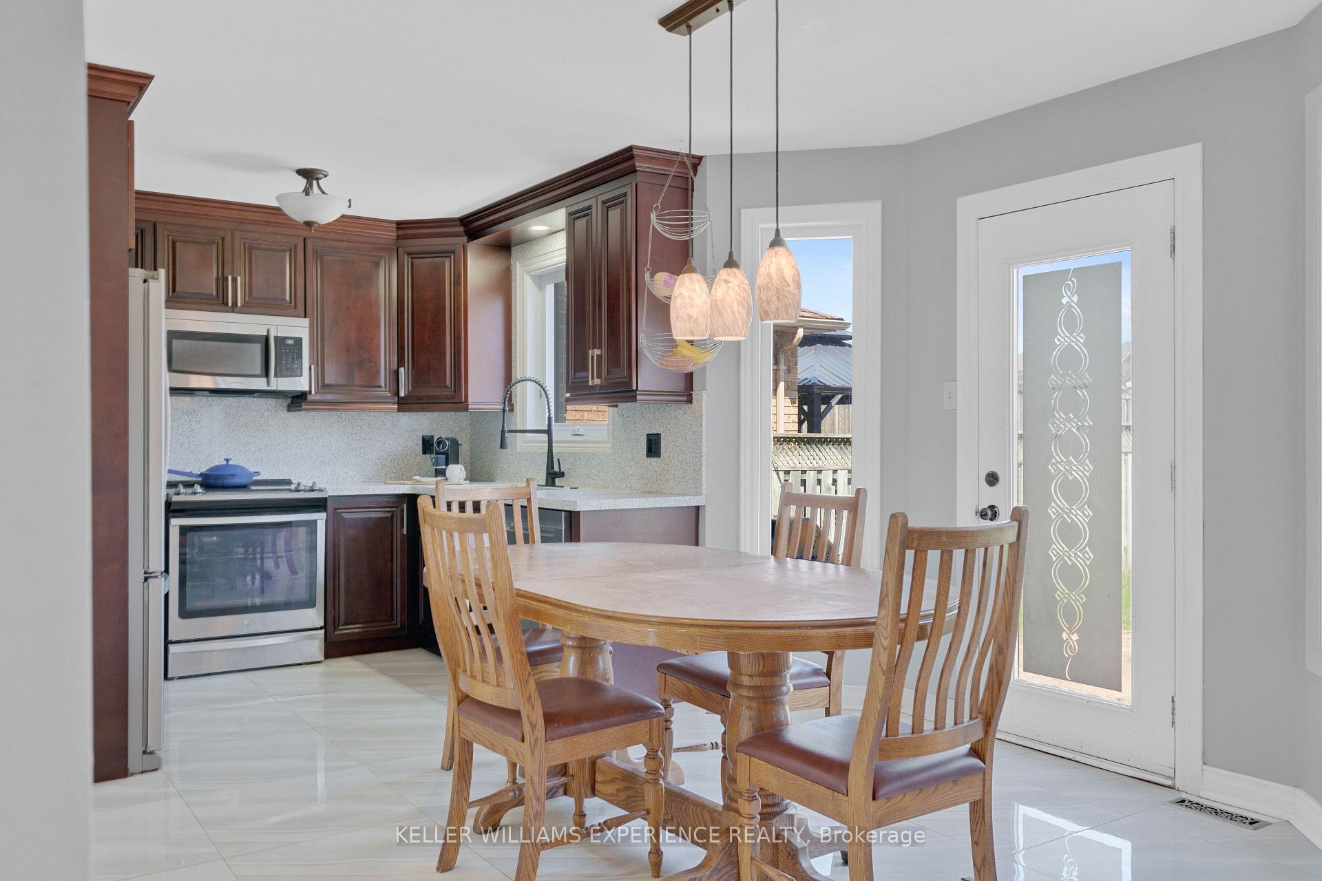 Photo 14 of 3 Logan Court, Barrie, Holly — HOMEH