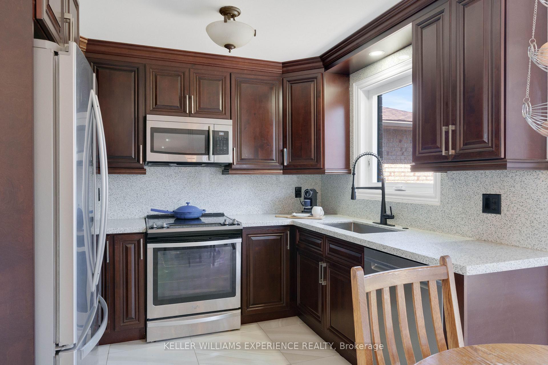 Photo 15 of 3 Logan Court, Barrie, Holly — HOMEH