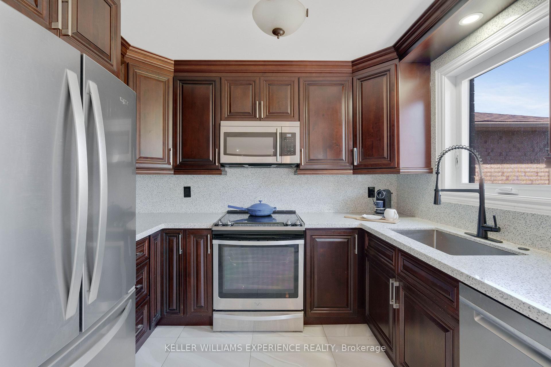 Photo 13 of 3 Logan Court, Barrie, Holly — HOMEH