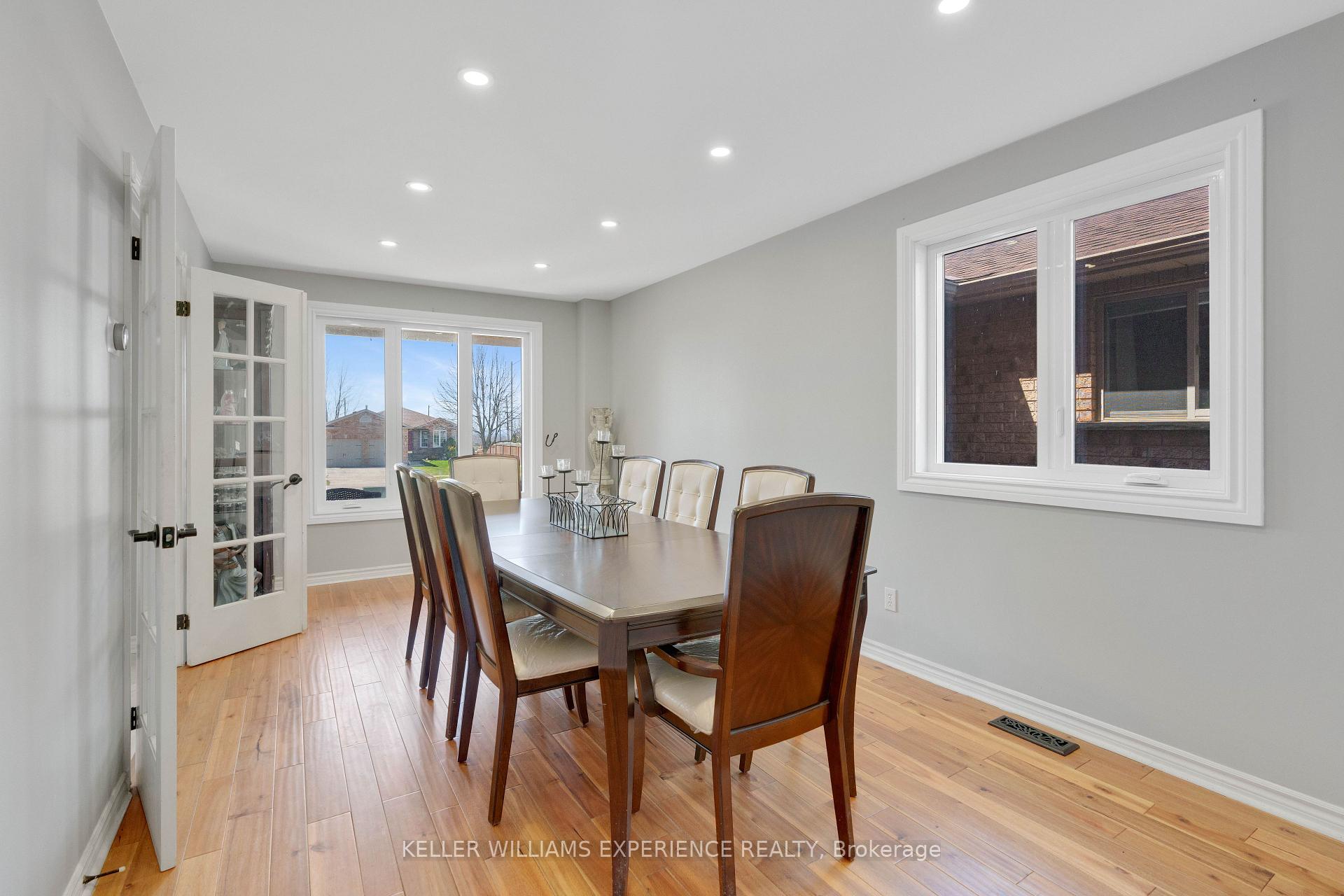 Photo 22 of 3 Logan Court, Barrie, Holly — HOMEH