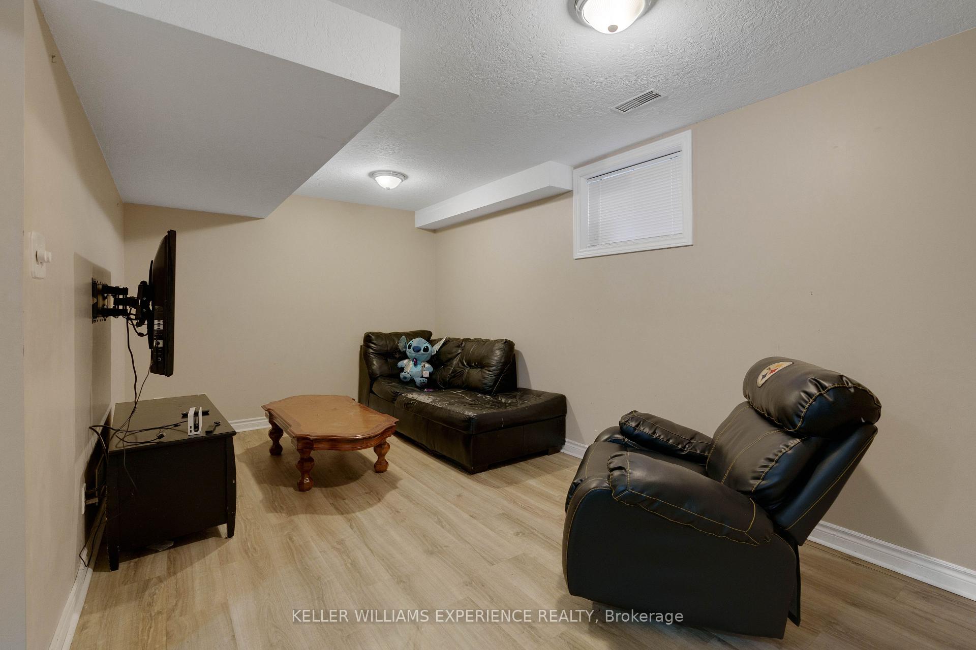 Photo 25 of 3 Logan Court, Barrie, Holly — HOMEH