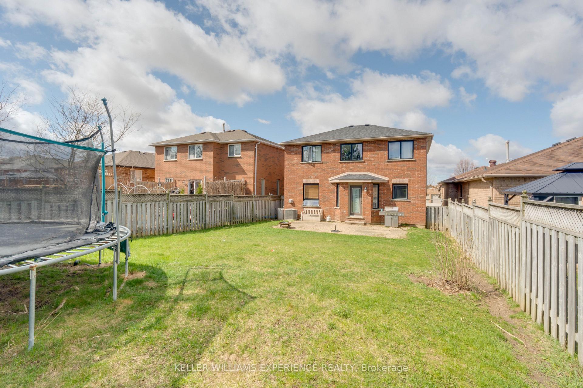 Photo 33 of 3 Logan Court, Barrie, Holly — HOMEH