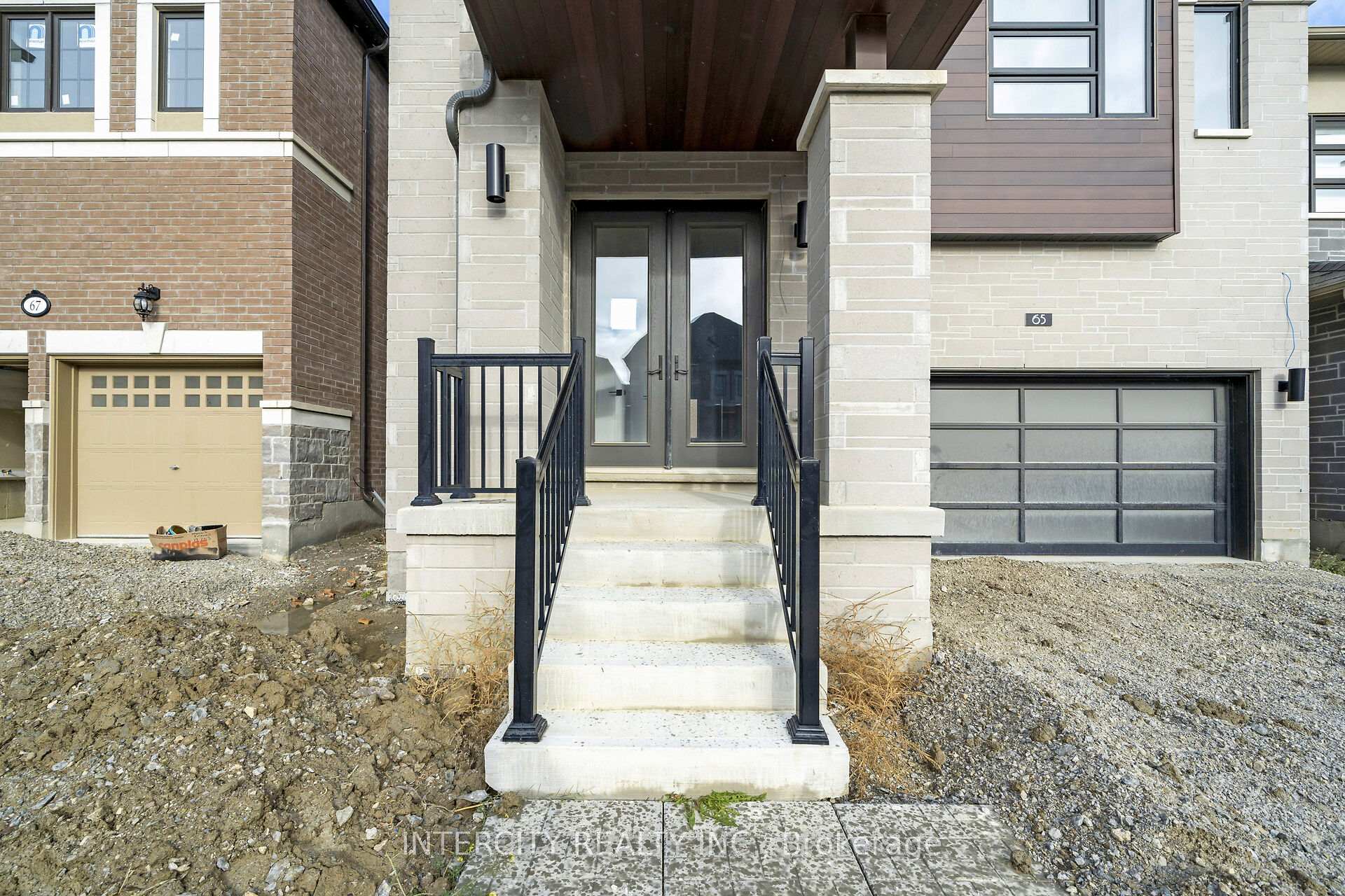Photo 3 of 65 Claremont Drive, Brampton, Sandringham-Wellington North — HOMEH