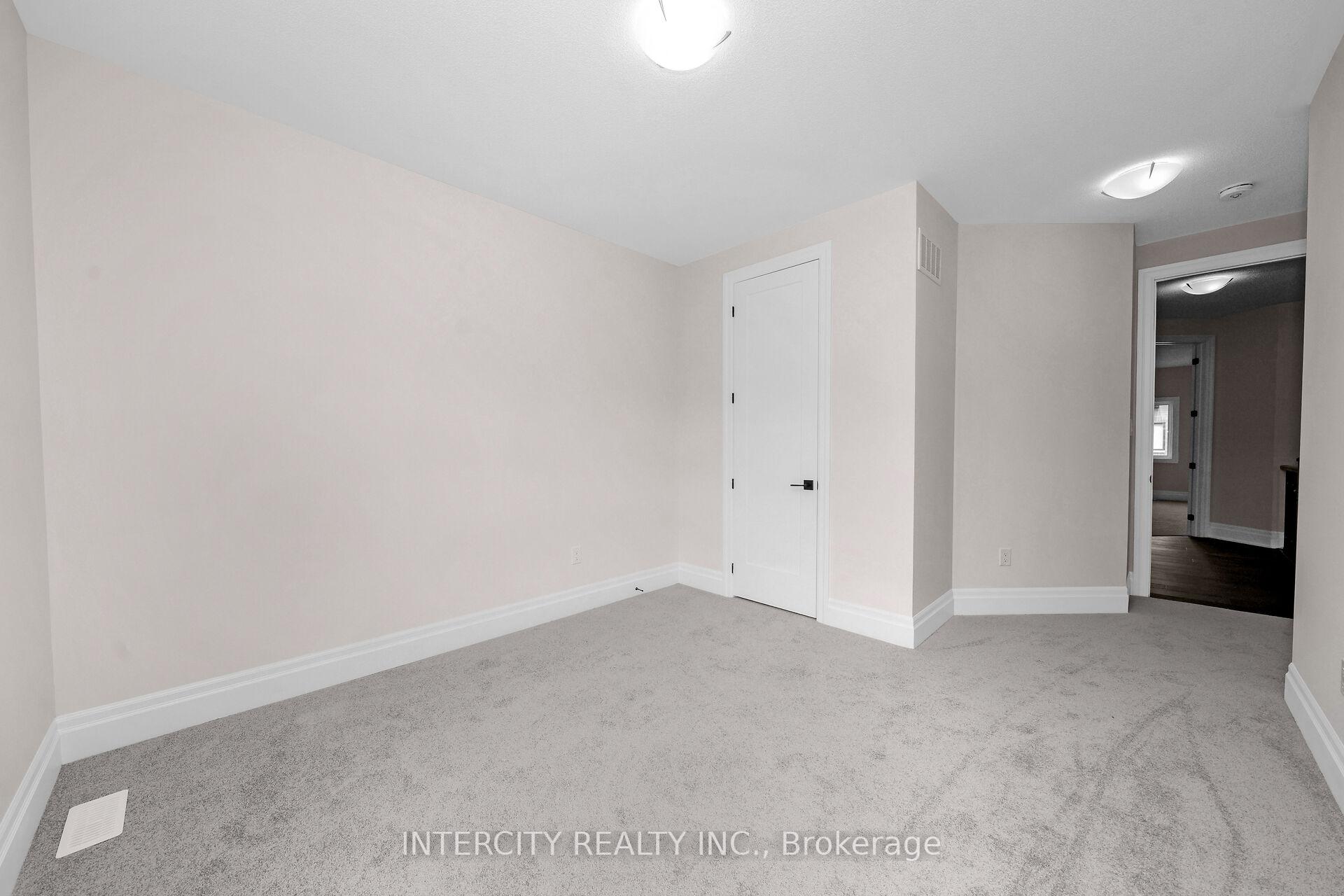 Photo 25 of 65 Claremont Drive, Brampton, Sandringham-Wellington North — HOMEH