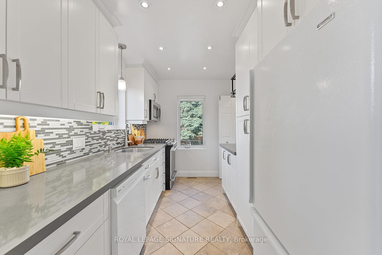Photo 4 of 228 Westview Boulevard, Toronto, O'Connor-Parkview — HOMEH