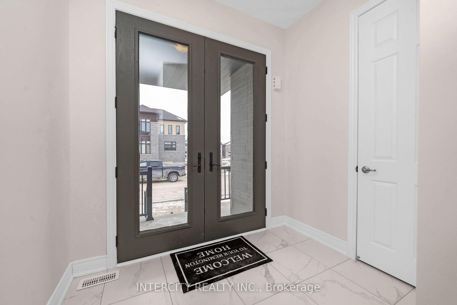 Photo 3 of 39 Keyworth Crescent, Brampton, Sandringham-Wellington North — HOMEH