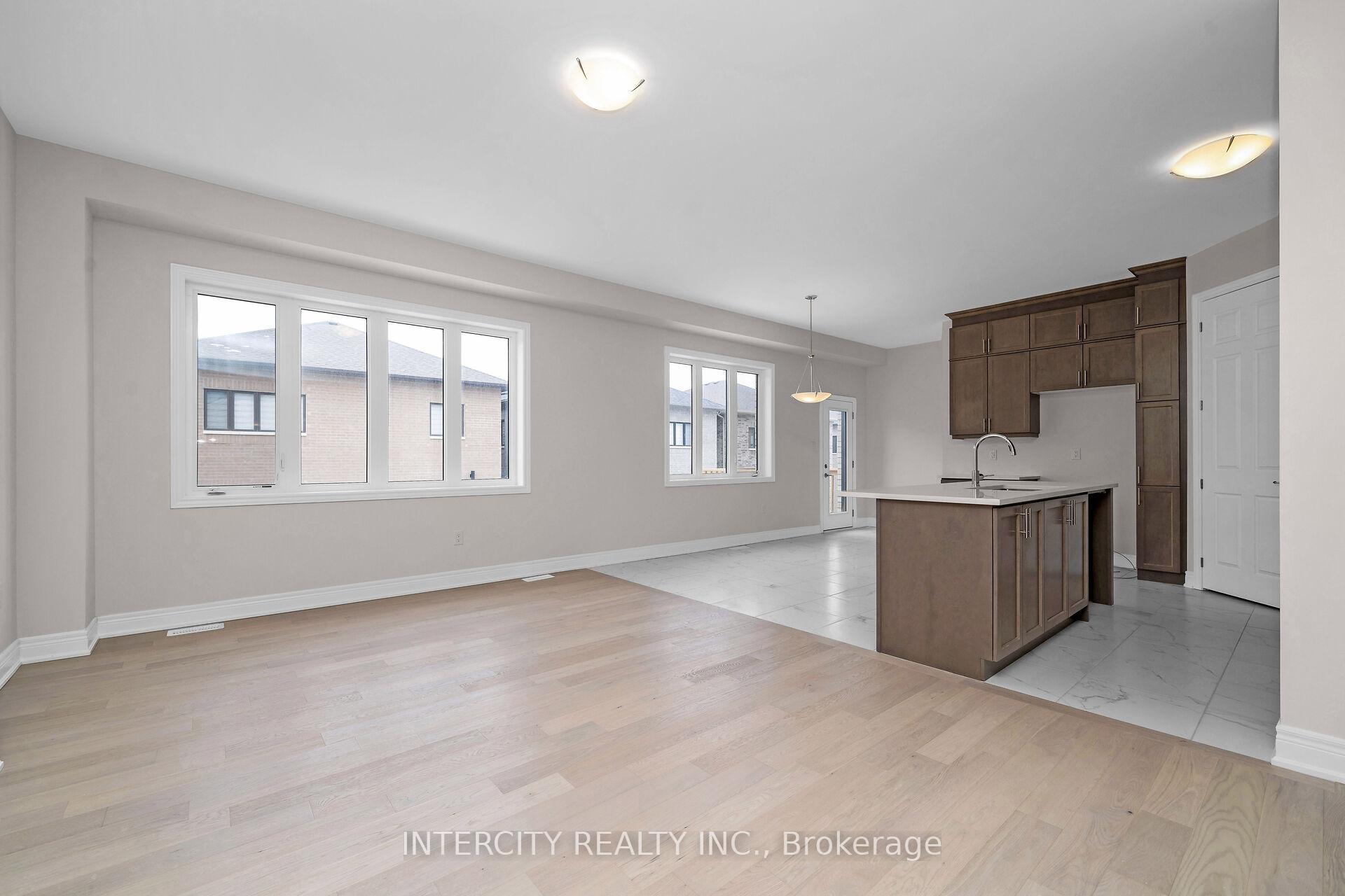 Photo 2 of 39 Keyworth Crescent, Brampton, Sandringham-Wellington North — HOMEH
