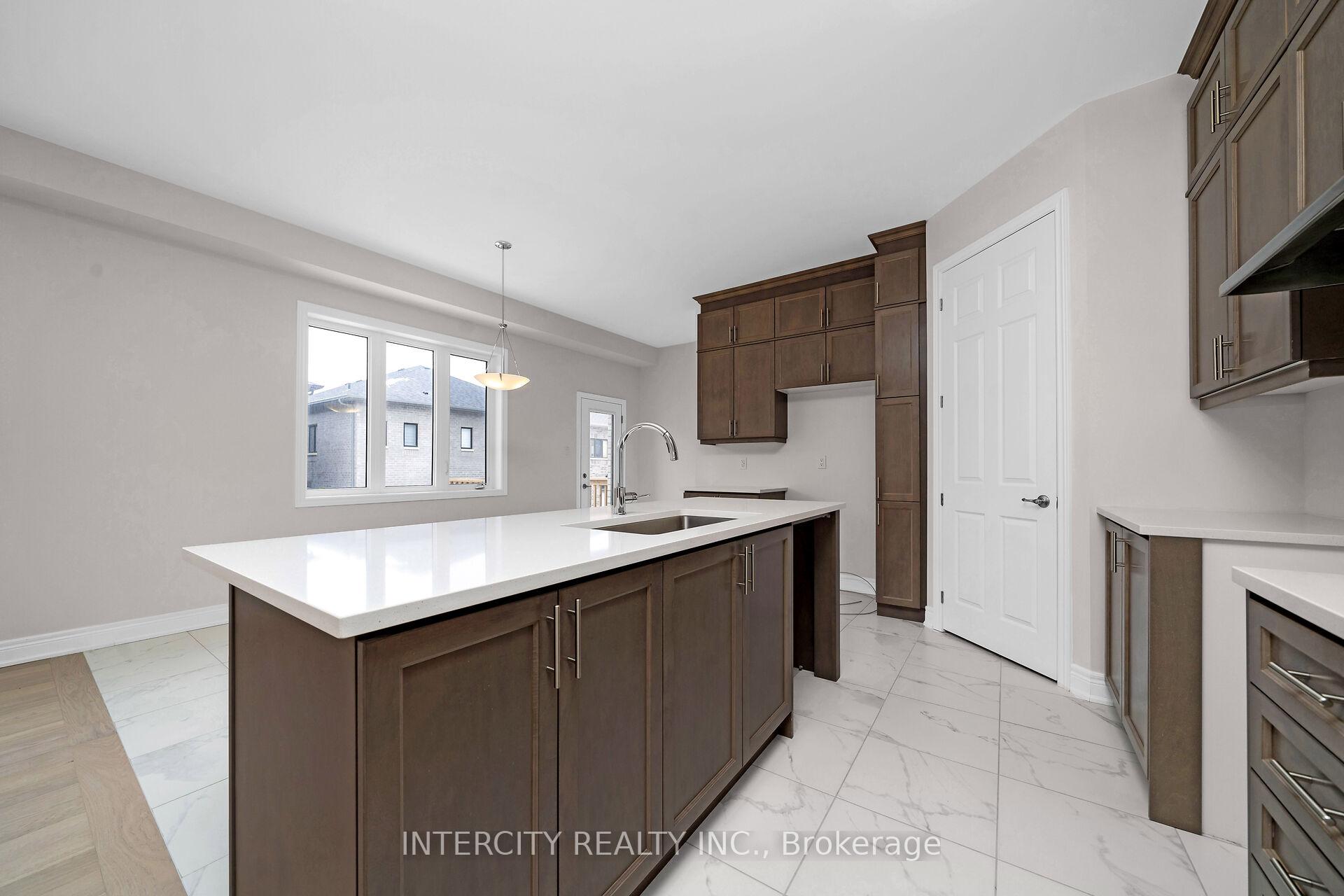 Photo 12 of 39 Keyworth Crescent, Brampton, Sandringham-Wellington North — HOMEH