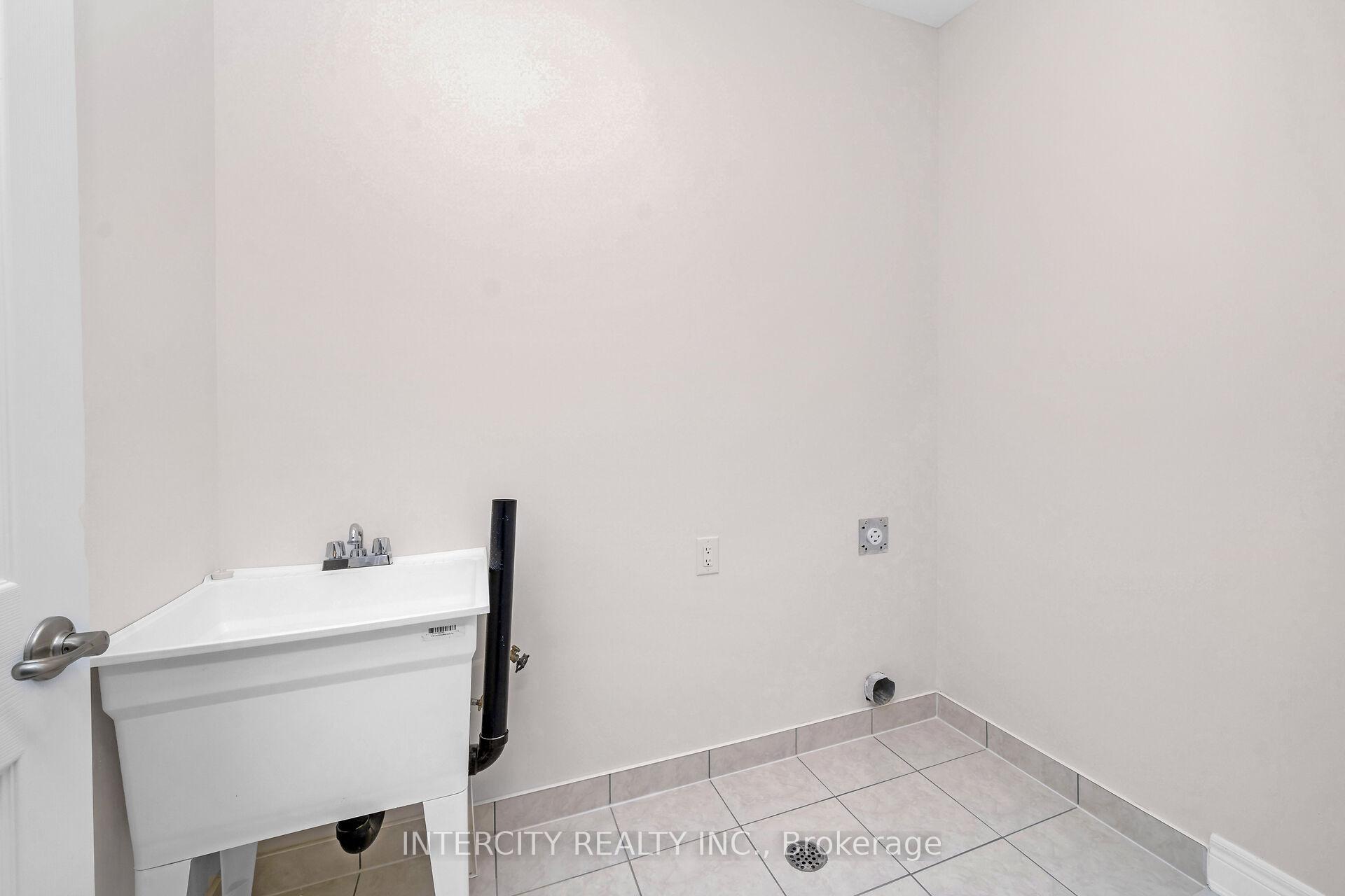Photo 32 of 39 Keyworth Crescent, Brampton, Sandringham-Wellington North — HOMEH