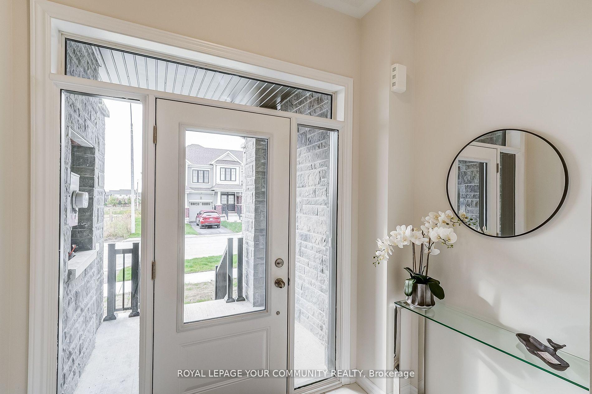 Photo 3 of 8 Rochester Drive, Barrie, Rural Barrie Southeast — HOMEH