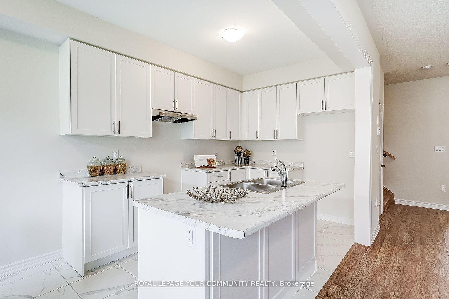 Photo 9 of 8 Rochester Drive, Barrie, Rural Barrie Southeast — HOMEH