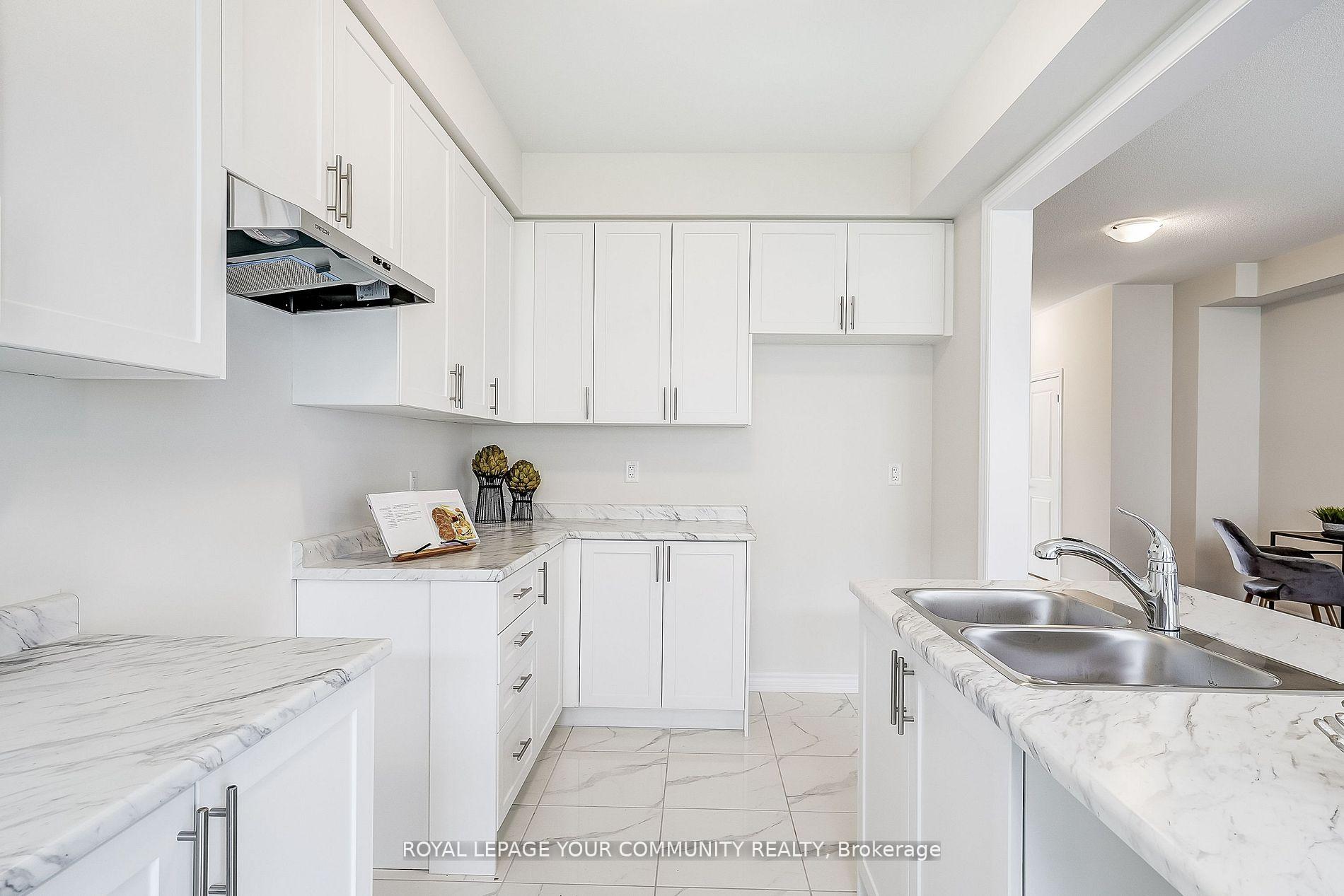 Photo 13 of 8 Rochester Drive, Barrie, Rural Barrie Southeast — HOMEH