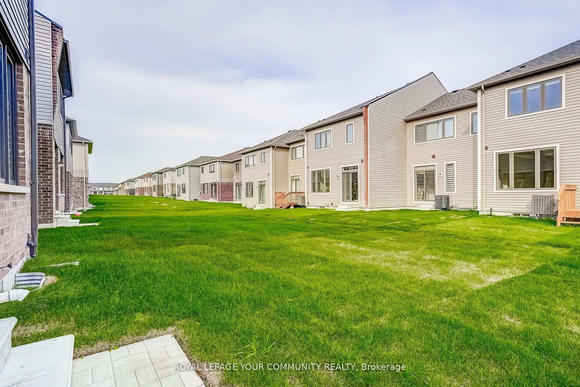 Photo 34 of 8 Rochester Drive, Barrie, Rural Barrie Southeast — HOMEH