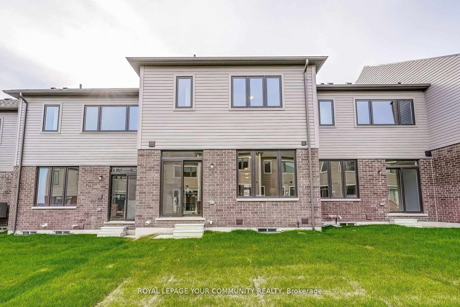 Photo 36 of 8 Rochester Drive, Barrie, Rural Barrie Southeast — HOMEH