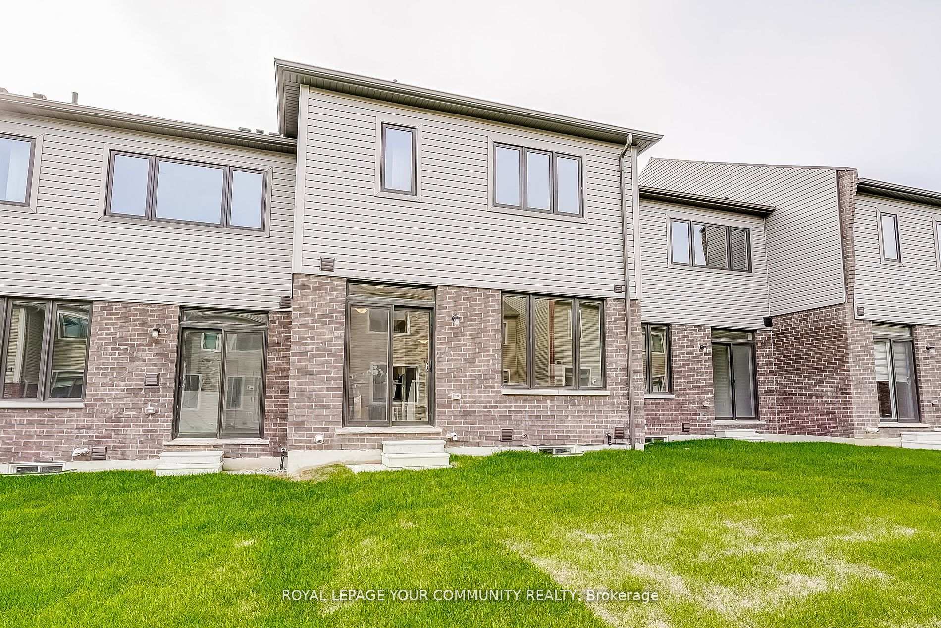 Photo 32 of 8 Rochester Drive, Barrie, Rural Barrie Southeast — HOMEH