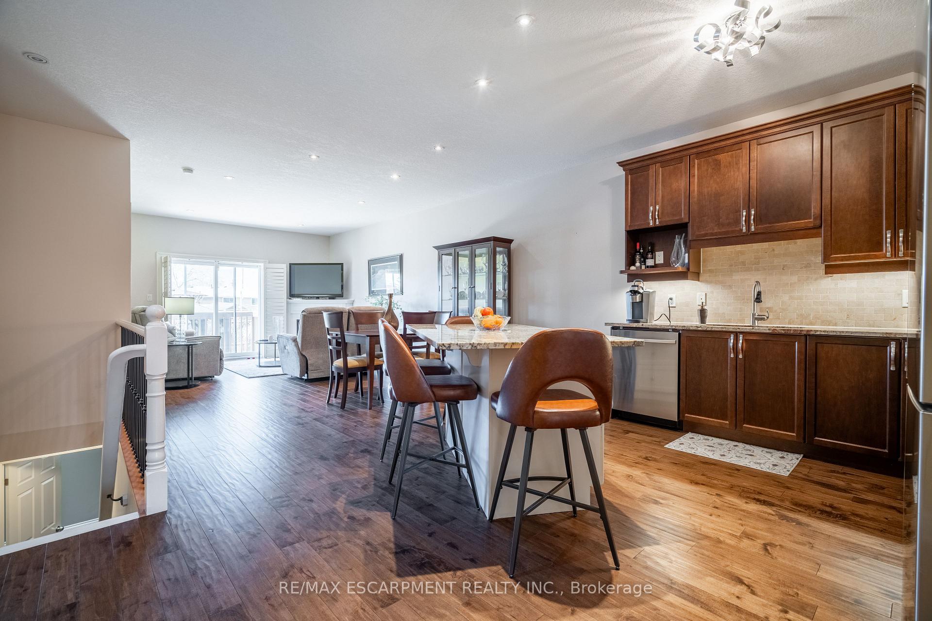 Photo 4 of Unit 10, 10 Greenbrook Drive, Hamilton, Greenford — HOMEH