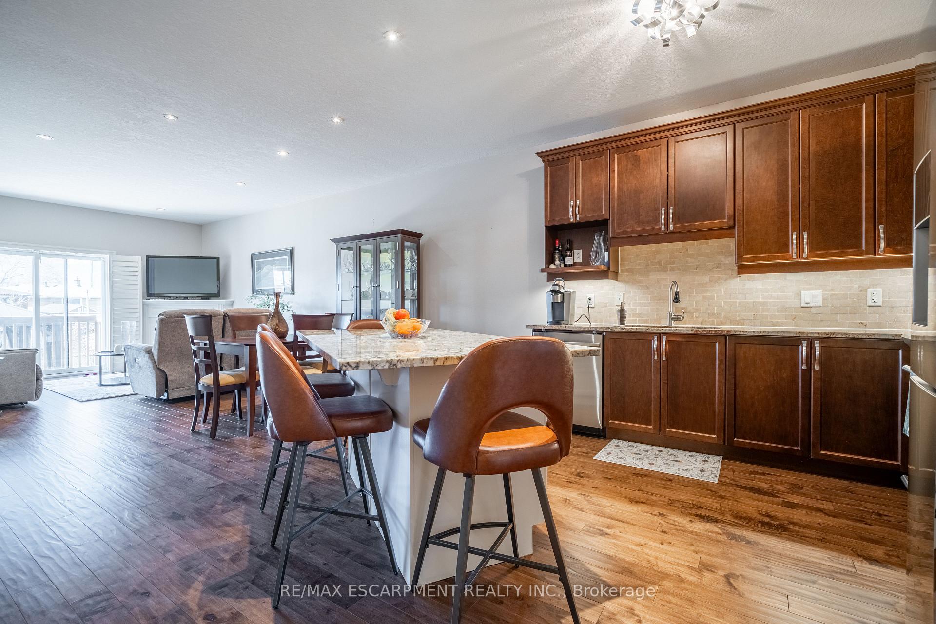 Photo 5 of Unit 10, 10 Greenbrook Drive, Hamilton, Greenford — HOMEH