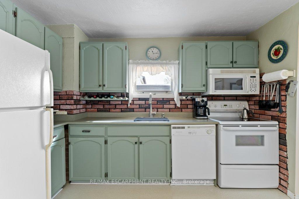 Photo 16 of 1 Tupper Boulevard, Grimsby, Grimsby Beach — HOMEH
