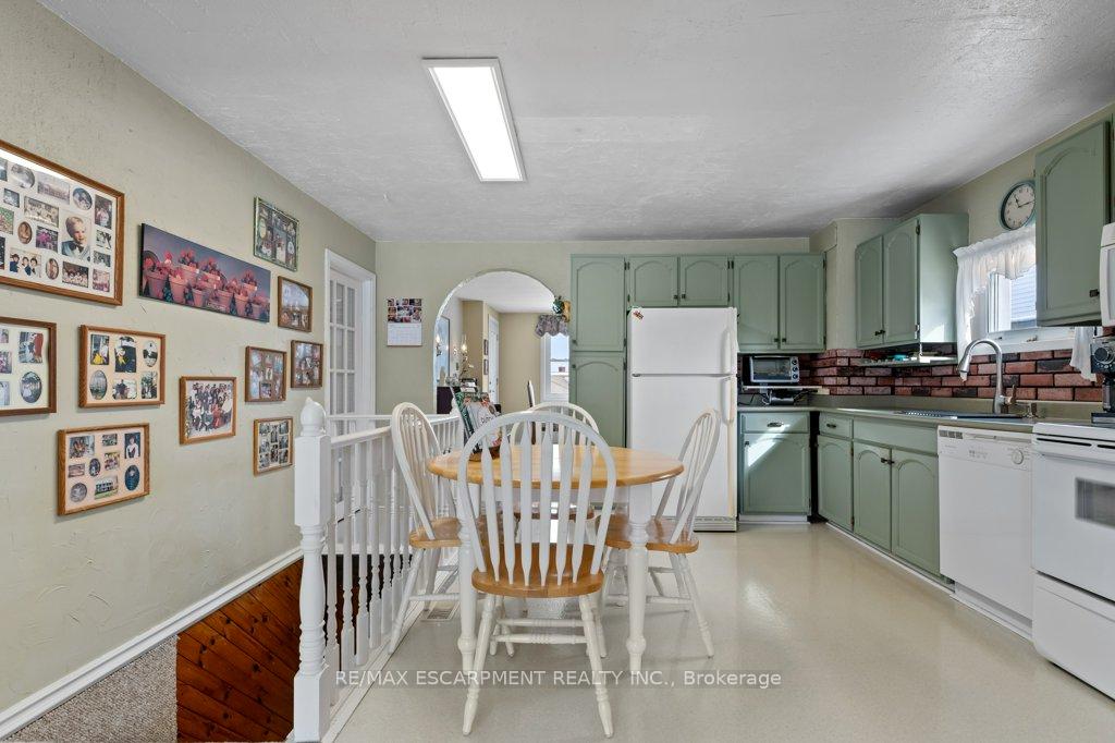 Photo 18 of 1 Tupper Boulevard, Grimsby, Grimsby Beach — HOMEH