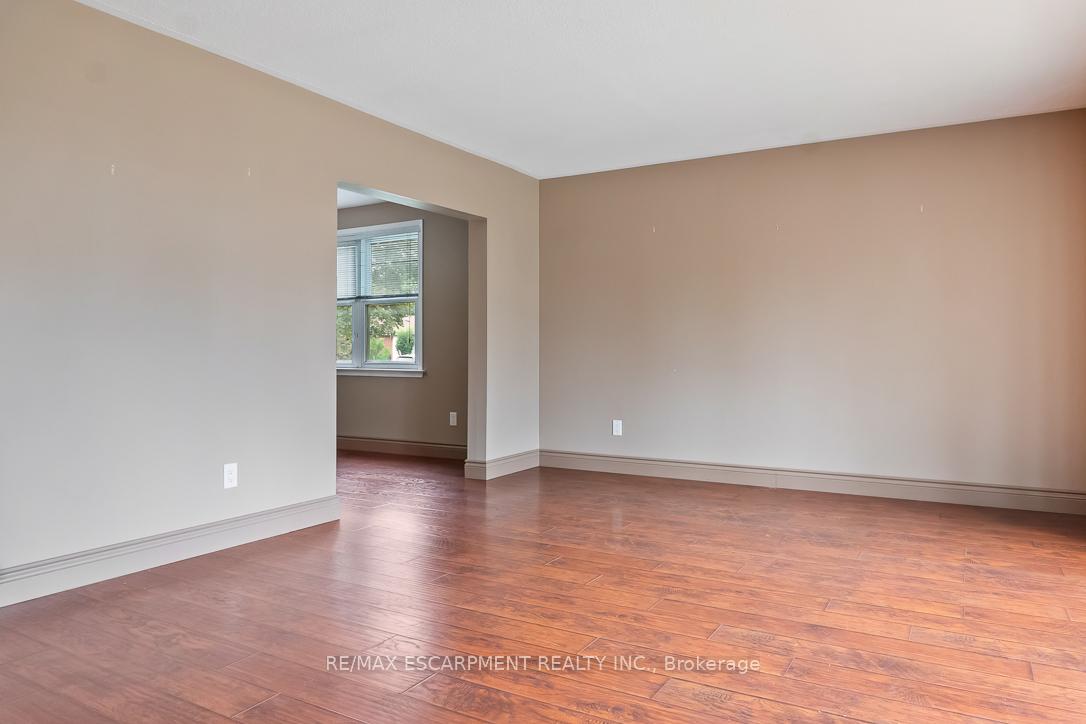 Photo 15 of 1 Dunbarton Crescent, Brampton, Southgate — HOMEH