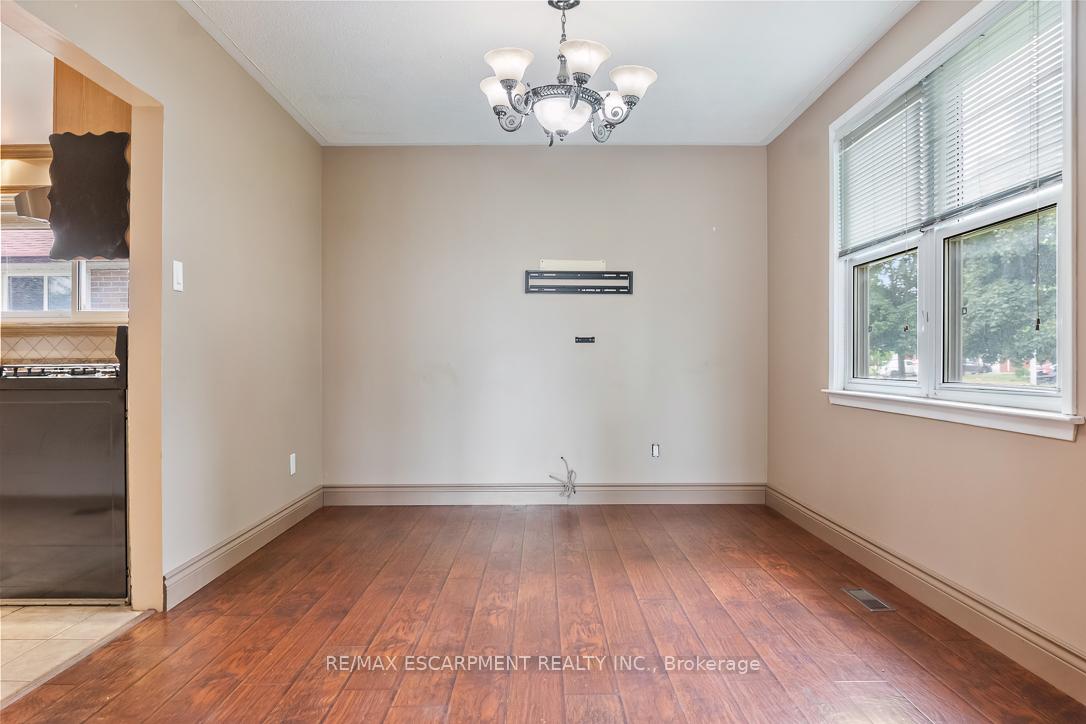 Photo 7 of 1 Dunbarton Crescent, Brampton, Southgate — HOMEH