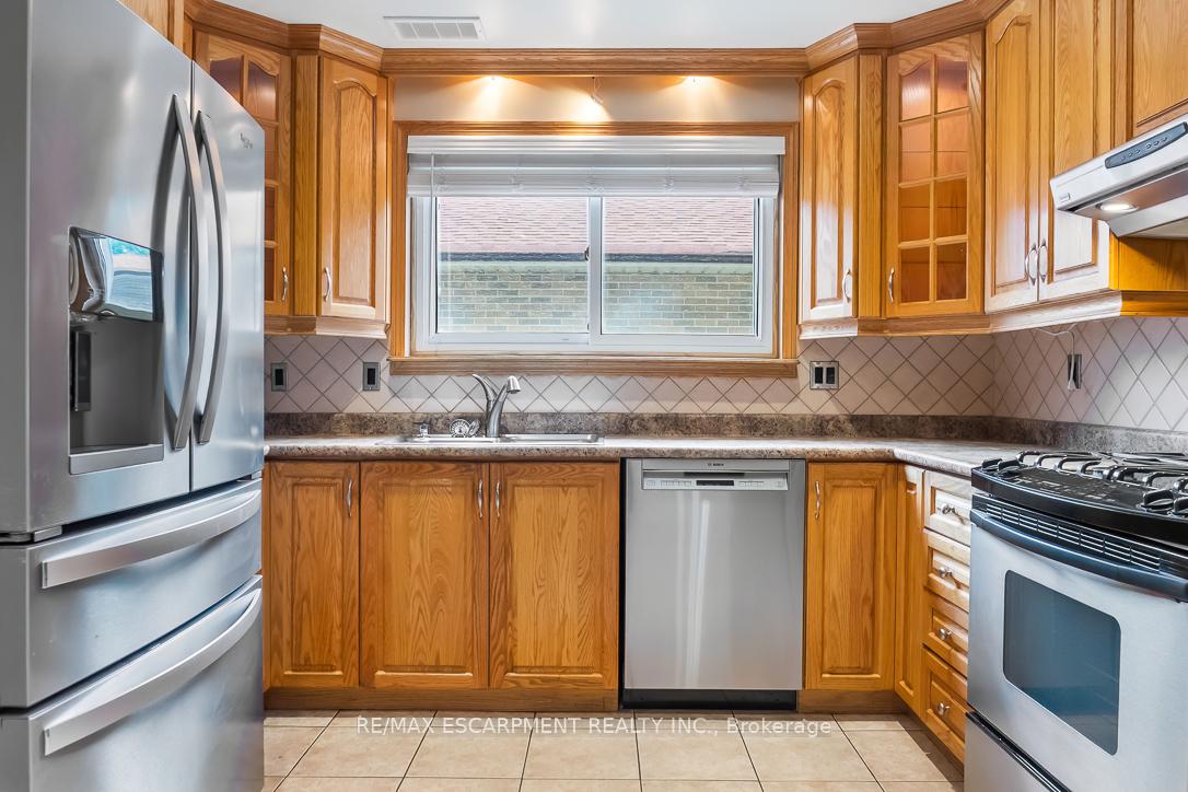 Photo 5 of 1 Dunbarton Crescent, Brampton, Southgate — HOMEH