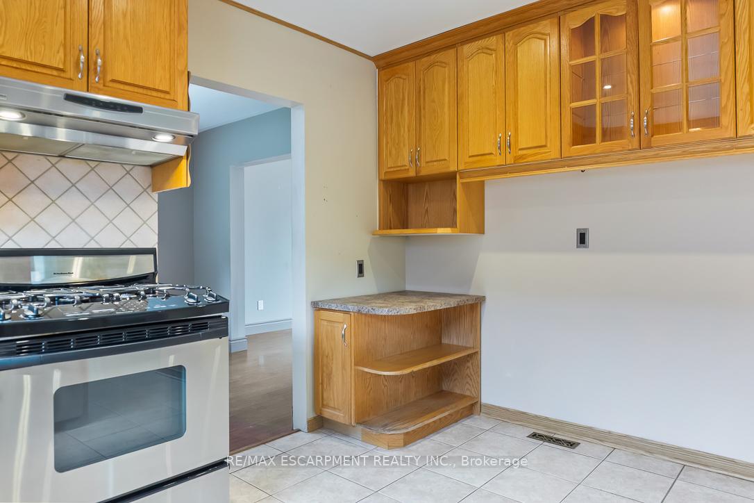 Photo 9 of 1 Dunbarton Crescent, Brampton, Southgate — HOMEH