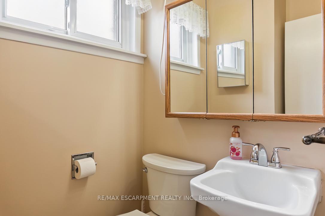 Photo 18 of 1 Dunbarton Crescent, Brampton, Southgate — HOMEH