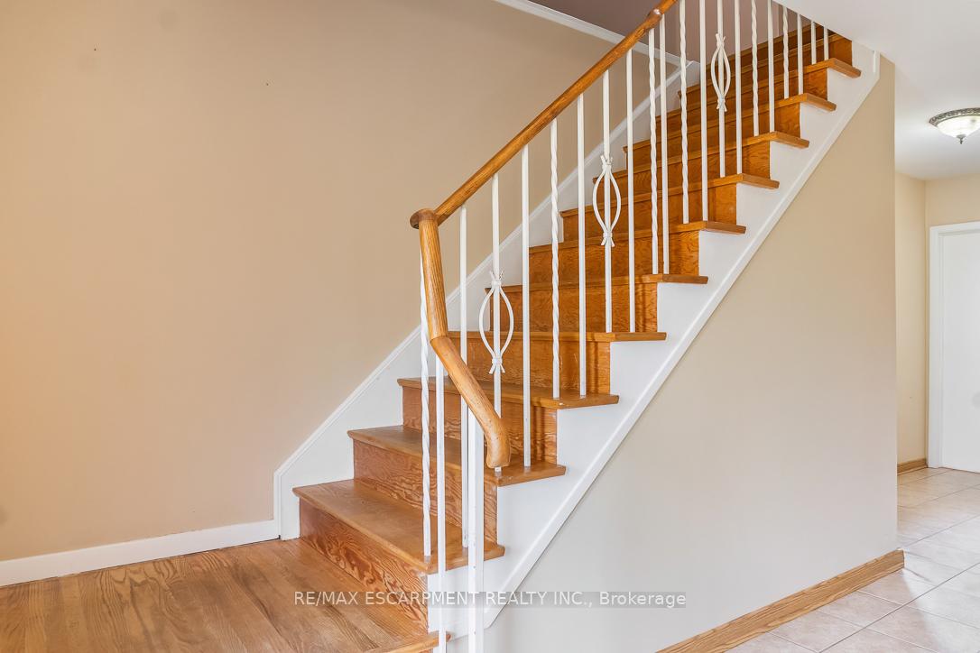 Photo 21 of 1 Dunbarton Crescent, Brampton, Southgate — HOMEH