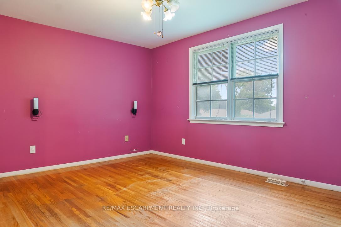 Photo 17 of 1 Dunbarton Crescent, Brampton, Southgate — HOMEH