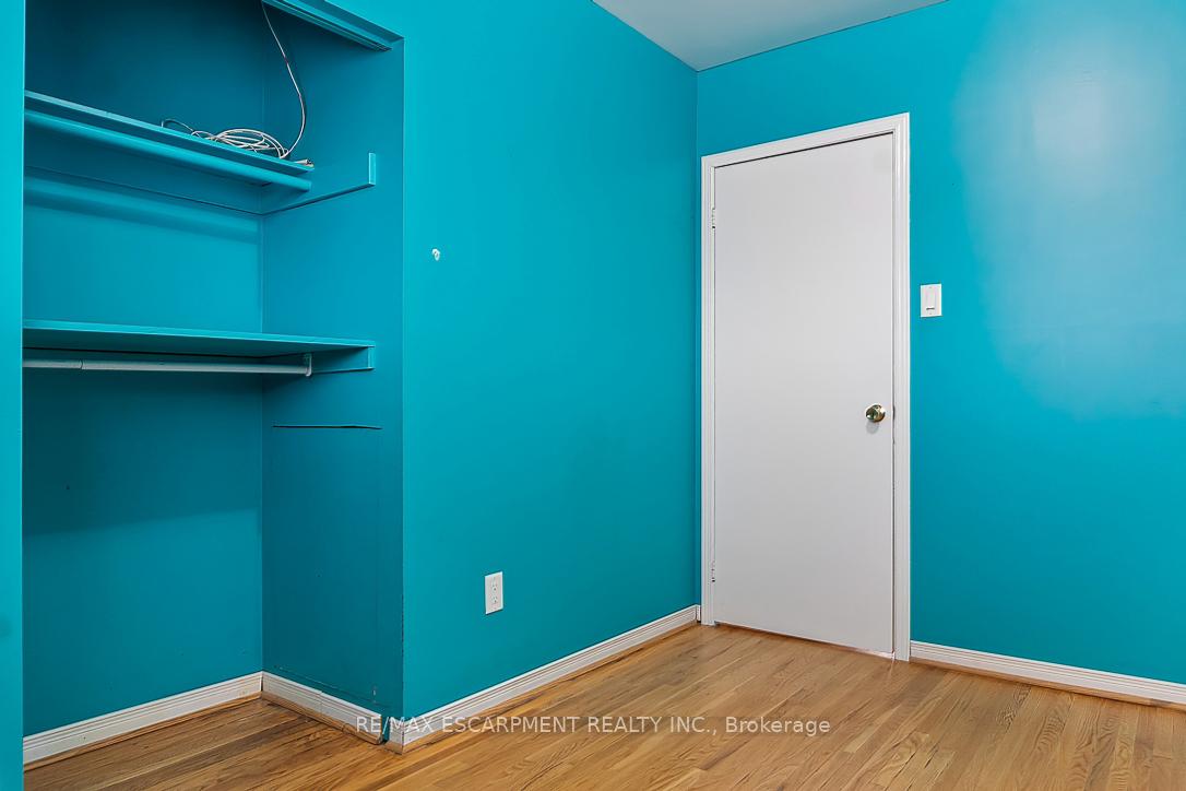 Photo 10 of 1 Dunbarton Crescent, Brampton, Southgate — HOMEH