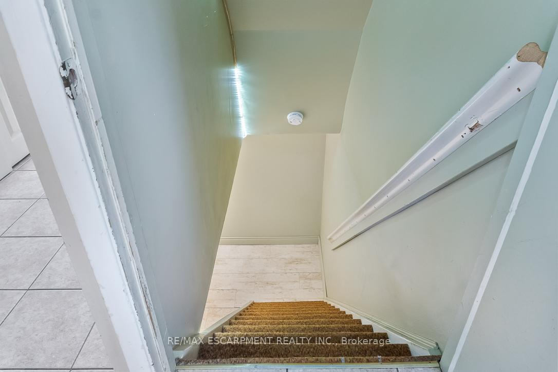 Photo 26 of 1 Dunbarton Crescent, Brampton, Southgate — HOMEH