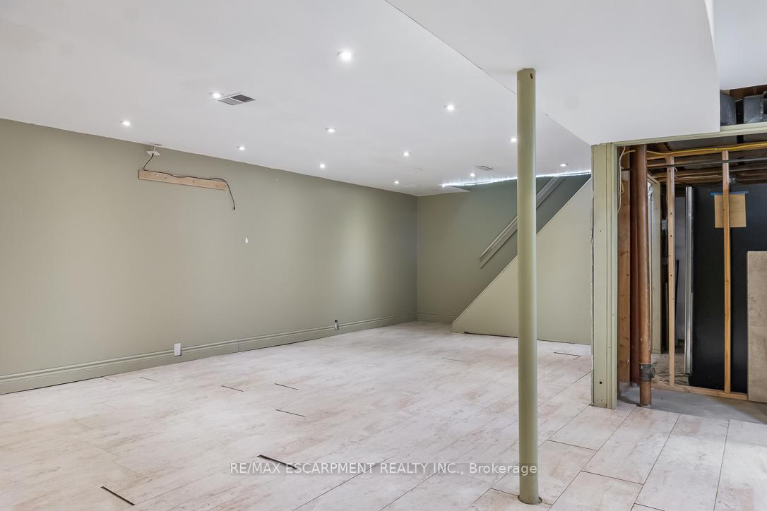 Photo 42 of 1 Dunbarton Crescent, Brampton, Southgate — HOMEH