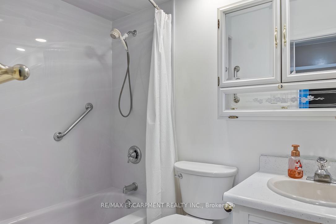 Photo 19 of 1 Dunbarton Crescent, Brampton, Southgate — HOMEH