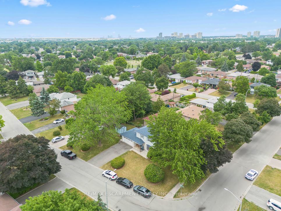 Photo 20 of 1 Dunbarton Crescent, Brampton, Southgate — HOMEH