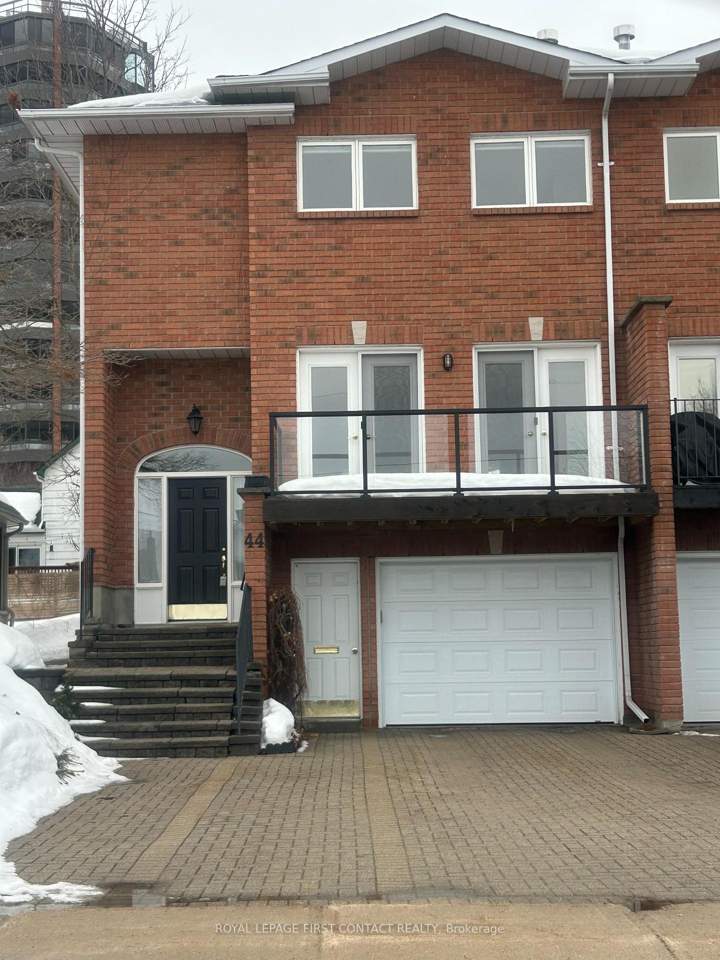 Photo 2 of 44 Kempenfelt Drive, Barrie, North Shore — HOMEH