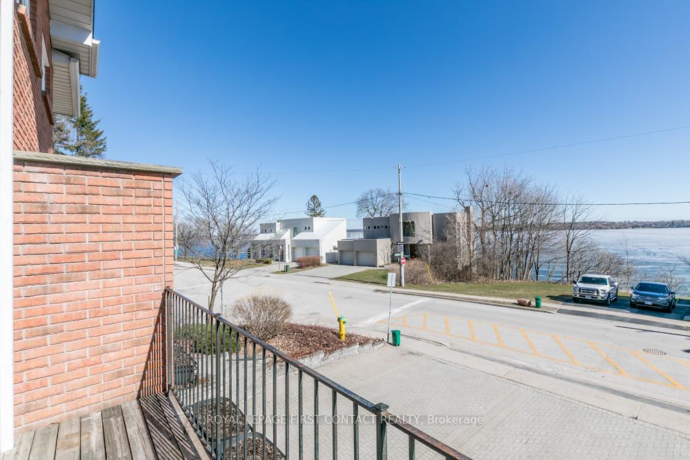 Photo 9 of 44 Kempenfelt Drive, Barrie, North Shore — HOMEH