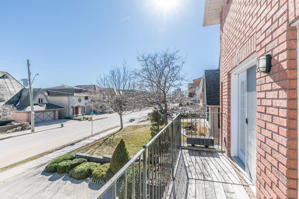 Photo 10 of 44 Kempenfelt Drive, Barrie, North Shore — HOMEH