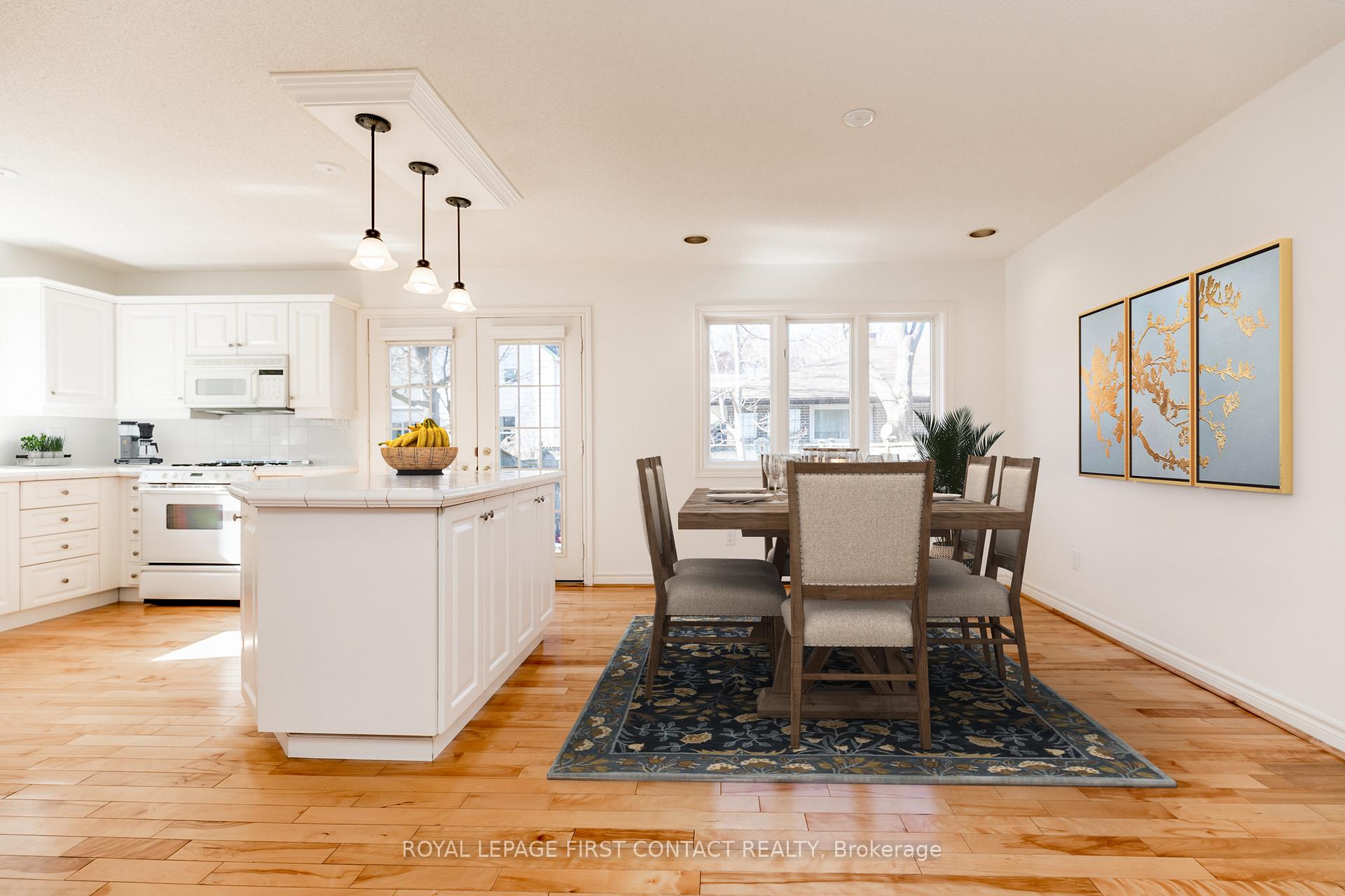 Photo 13 of 44 Kempenfelt Drive, Barrie, North Shore — HOMEH